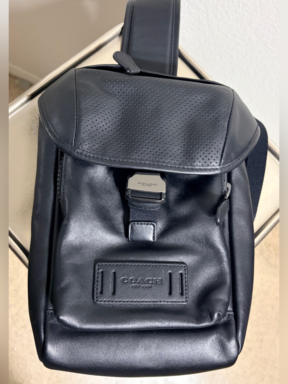 Coach Men's Black Leather Sling Bag Rucksack Messenger Backpack Medium Size